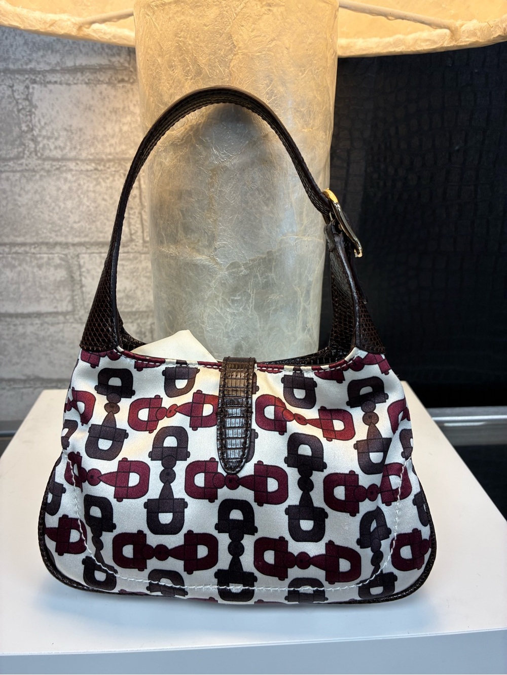 Gucci White Canvas Shoulder Bag with Brown & Burgundy Horsebit Motif - Picture 2 of 7